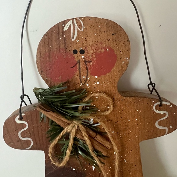 Vintage Wooden Hanging or Prop Up Gingerbread Man - Picture 6 of 9